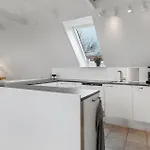 Apartment 3 Bedroom Stunning In