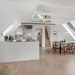 3 Bedroom Stunning In Apartment Hasle